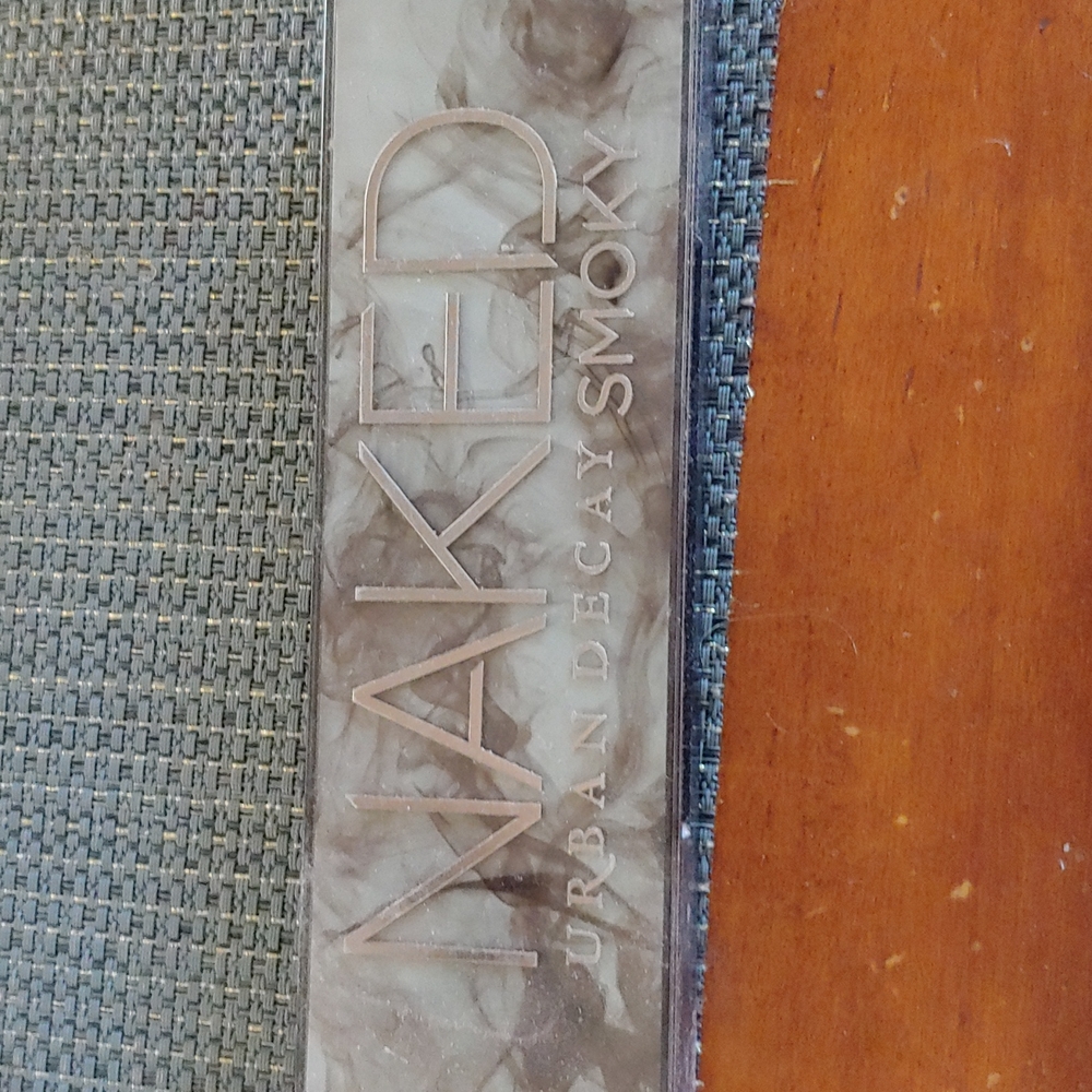 Urban decay smokey eyeshadow pallet